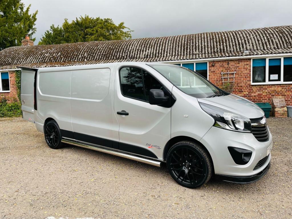VAUXHALL VIVARO