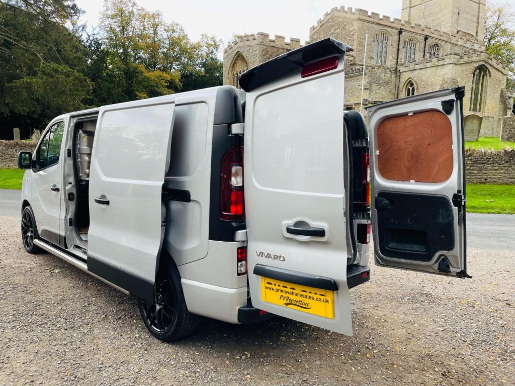 VAUXHALL VIVARO
