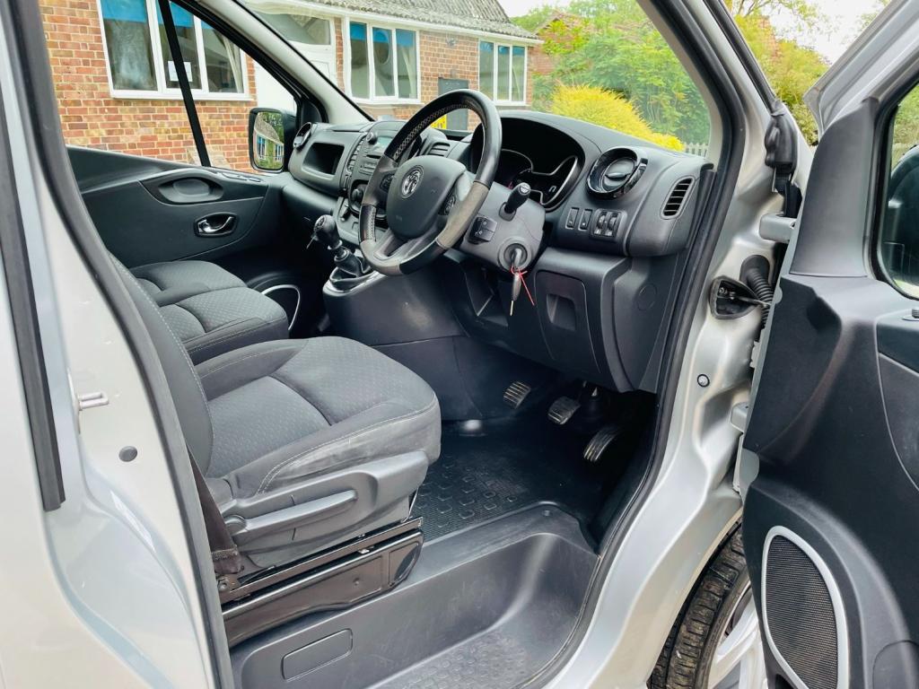VAUXHALL VIVARO