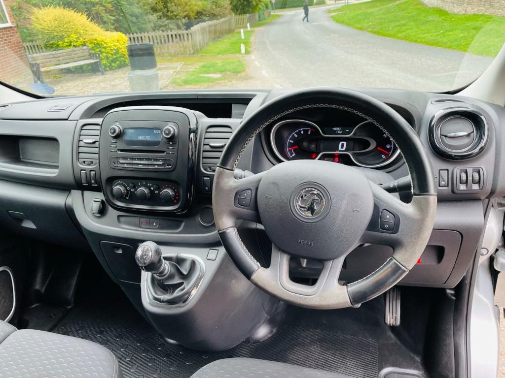 VAUXHALL VIVARO