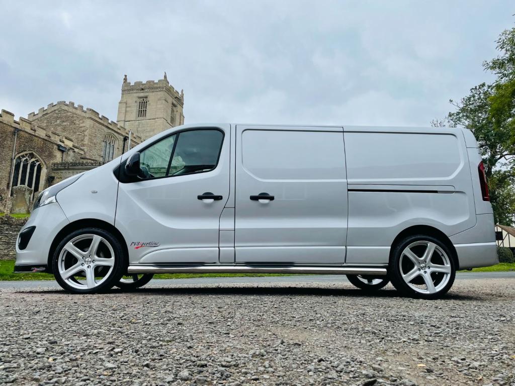 VAUXHALL VIVARO