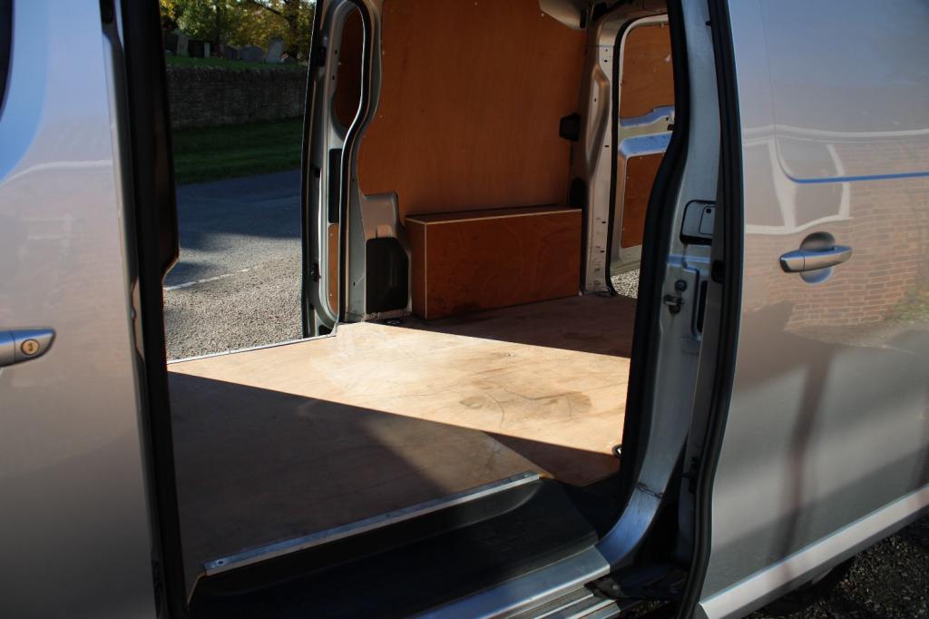 TOYOTA PROACE