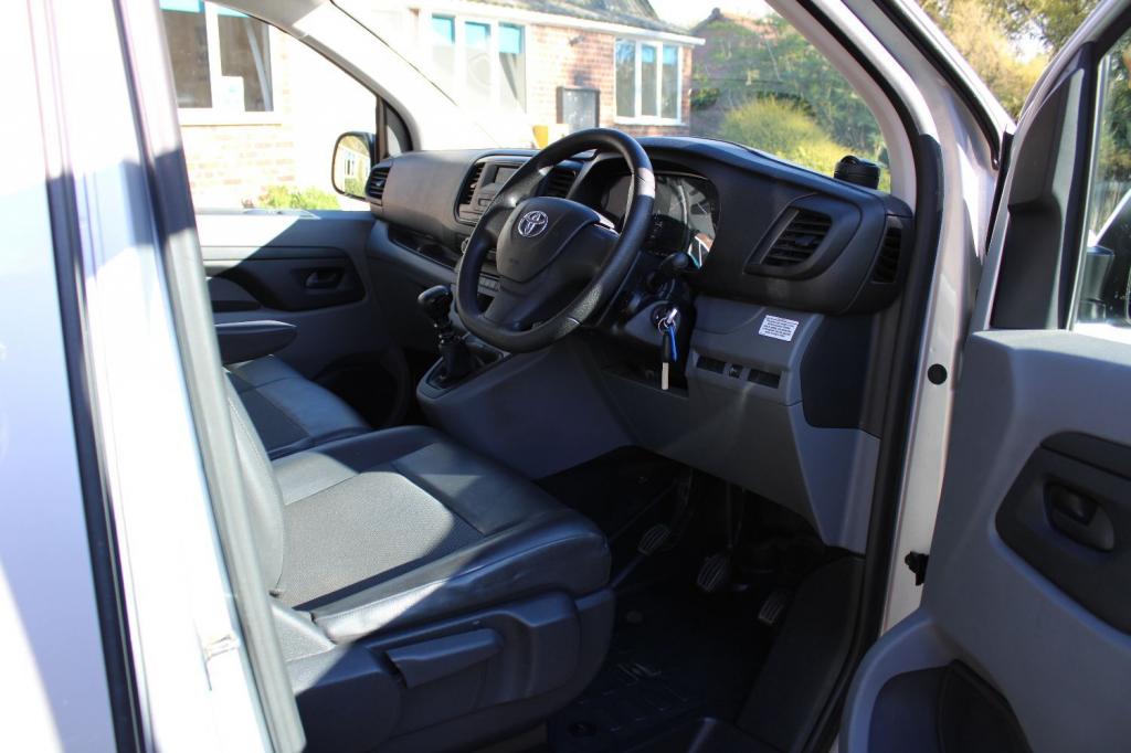 TOYOTA PROACE