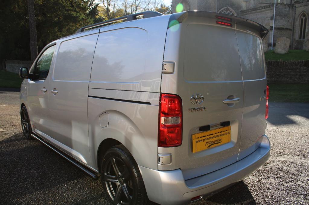 TOYOTA PROACE