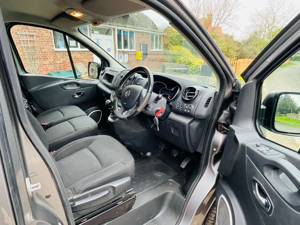 VAUXHALL VIVARO