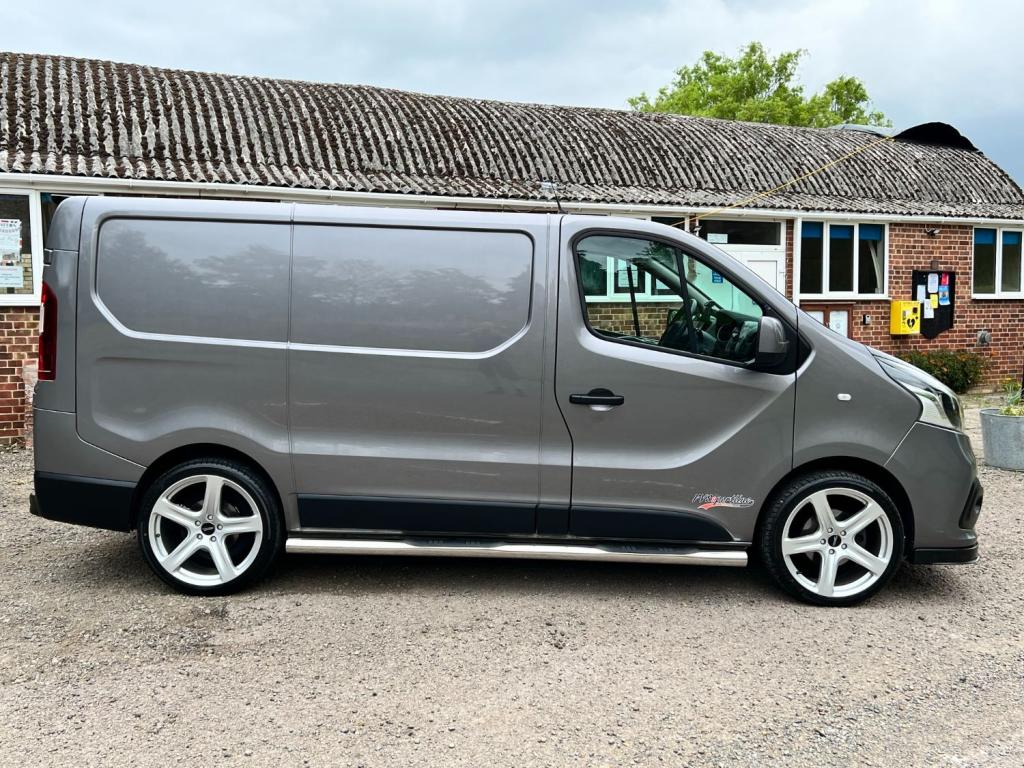 View RENAULT TRAFIC SL27 SPORT NAV DCI PVSsportline Edition