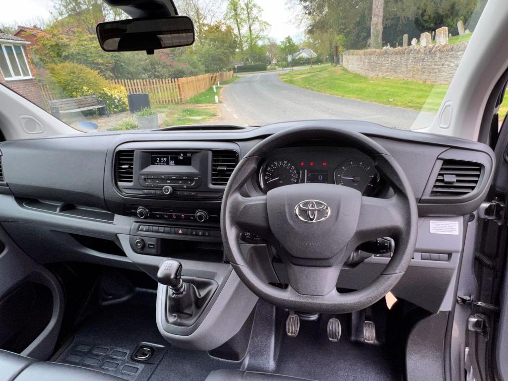 TOYOTA PROACE
