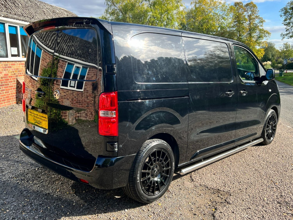 VAUXHALL VIVARO