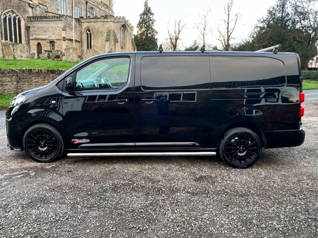 VAUXHALL VIVARO