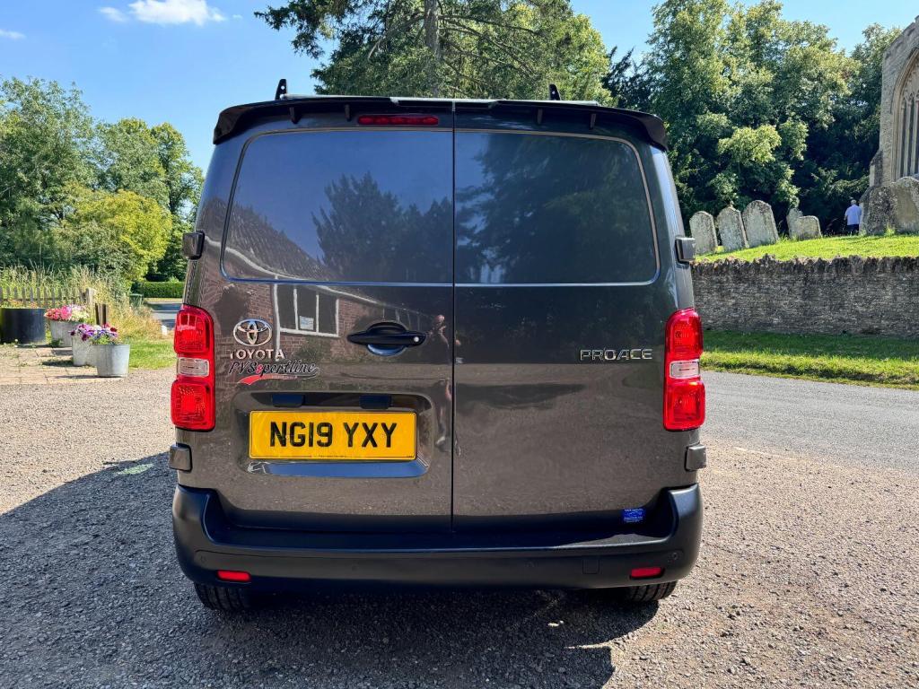 TOYOTA PROACE