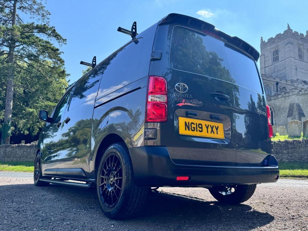 TOYOTA PROACE