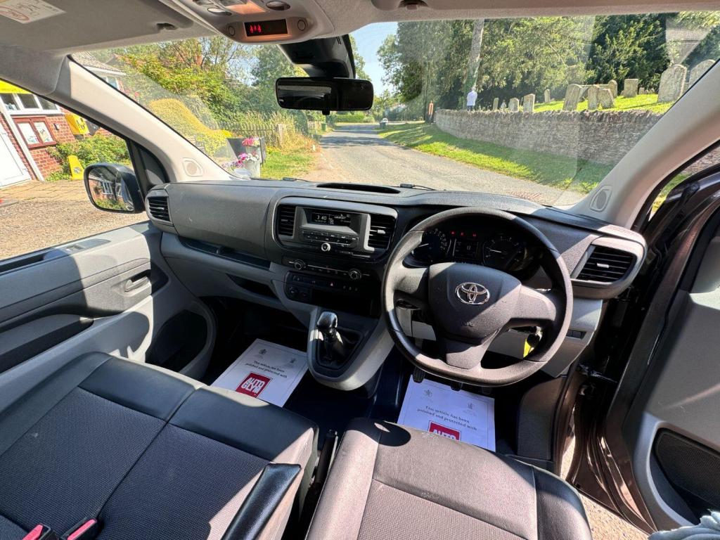 TOYOTA PROACE