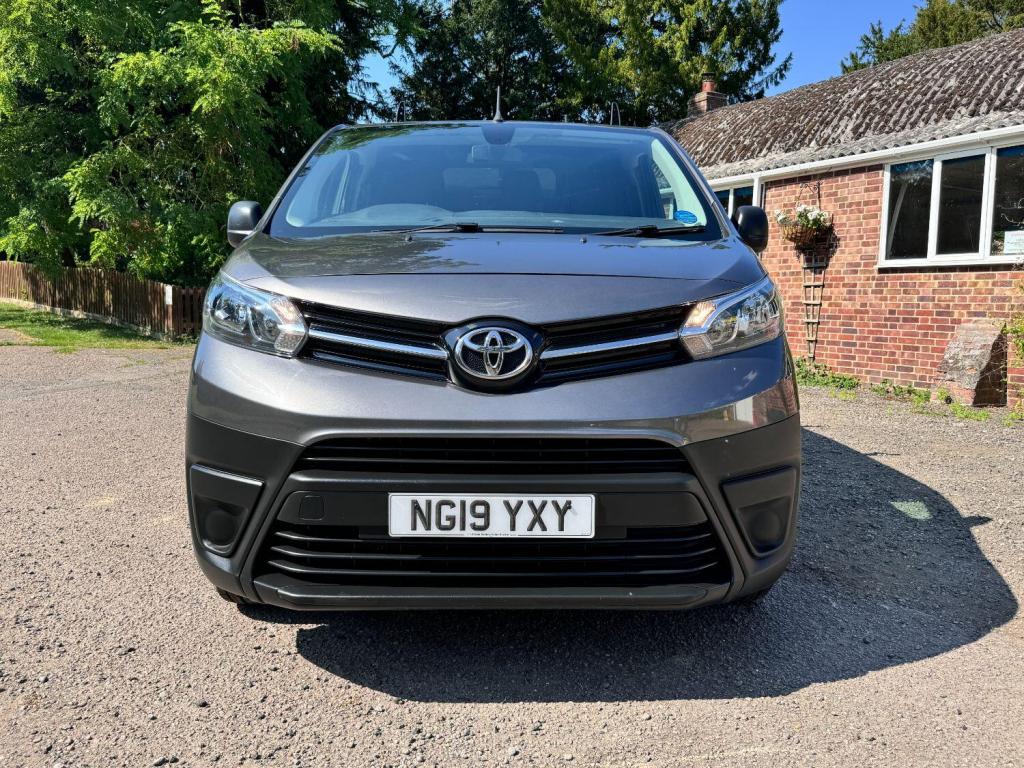 TOYOTA PROACE