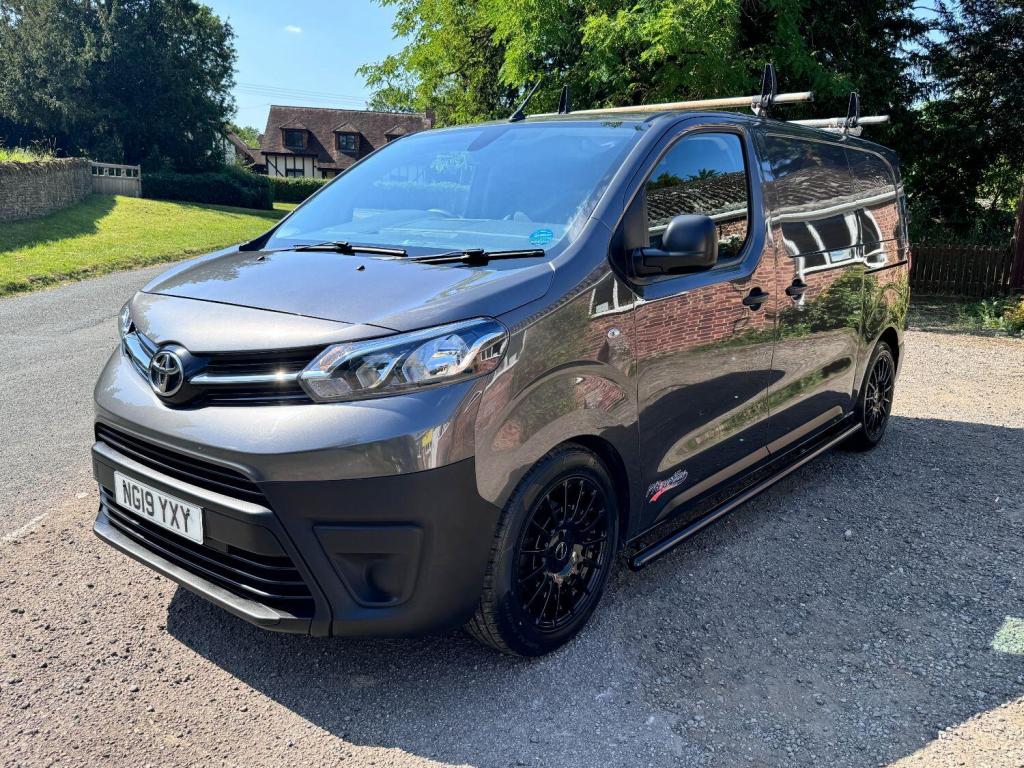 TOYOTA PROACE