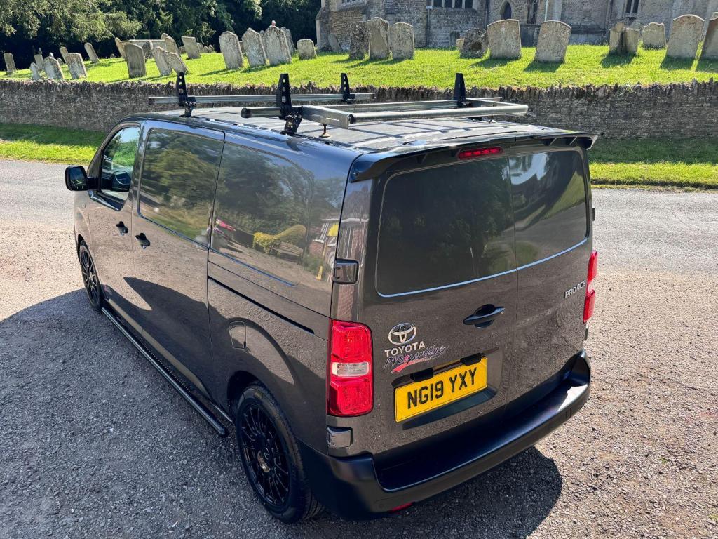 TOYOTA PROACE