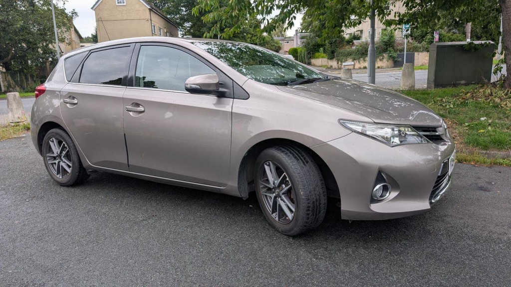 View TOYOTA AURIS 1.6 V-Matic Icon Plus Euro 5 5dr