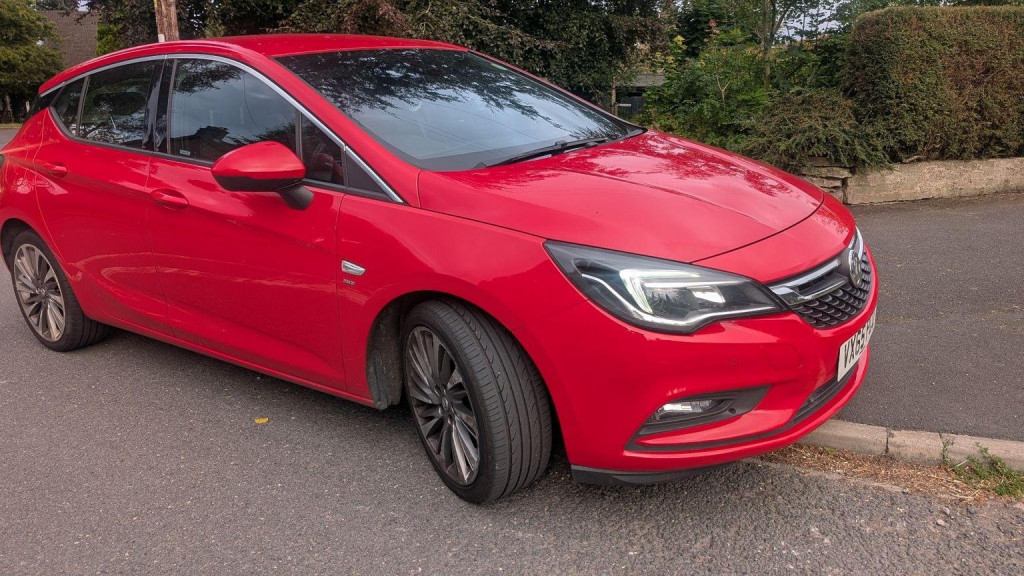 View VAUXHALL ASTRA 1.6 CDTi BlueInjection SRi Nav Euro 6 (s/s) 5dr