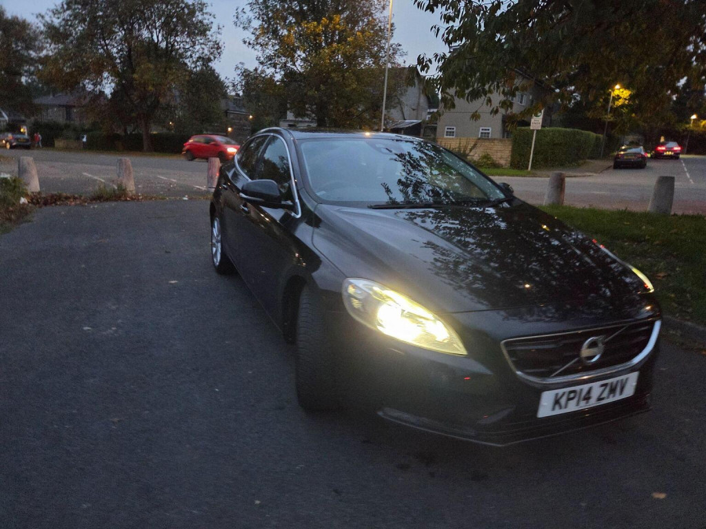 View VOLVO V40 2.0 D3 SE Lux Nav Euro 5 (s/s) 5dr