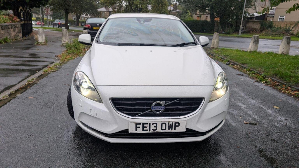View VOLVO V40 1.6 D2 SE Lux Nav Euro 5 (s/s) 5dr