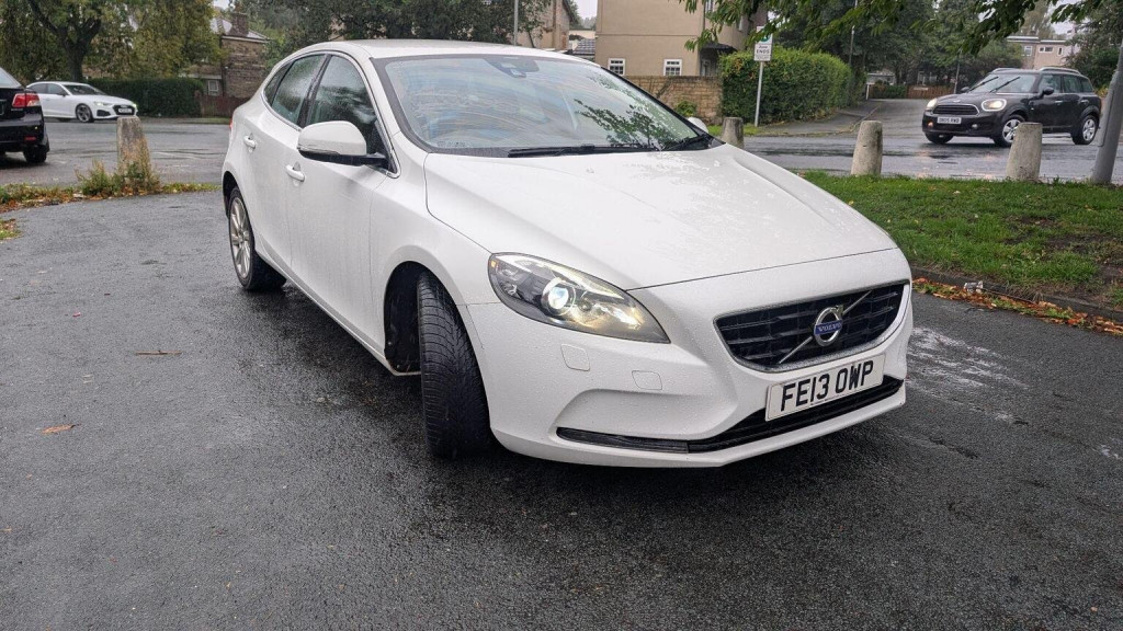 View VOLVO V40 1.6 D2 SE Lux Nav Euro 5 (s/s) 5dr