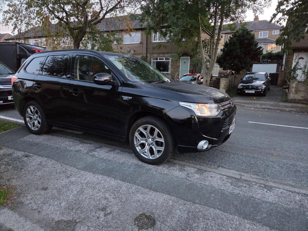 View MITSUBISHI OUTLANDER 2.0h 12kWh GX3h CVT 4WD Euro 5 (s/s) 5dr
