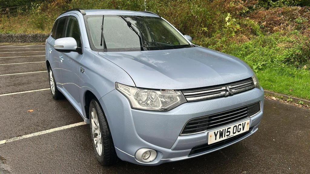 View MITSUBISHI OUTLANDER 2.0h 12kWh GX3h CVT 4WD Euro 5 (s/s) 5dr