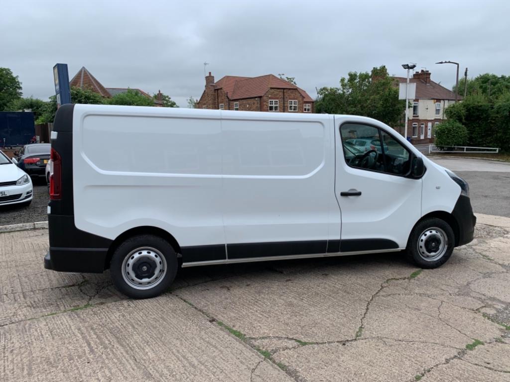 VAUXHALL VIVARO
