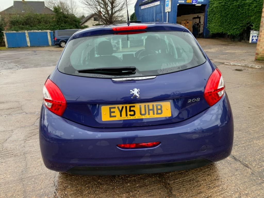 PEUGEOT 208