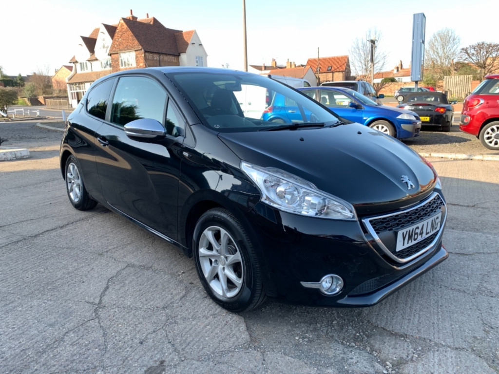 PEUGEOT 208
