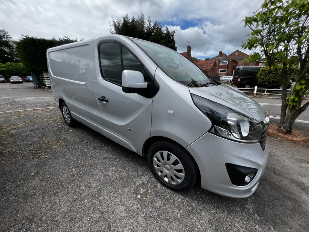 VAUXHALL VIVARO
