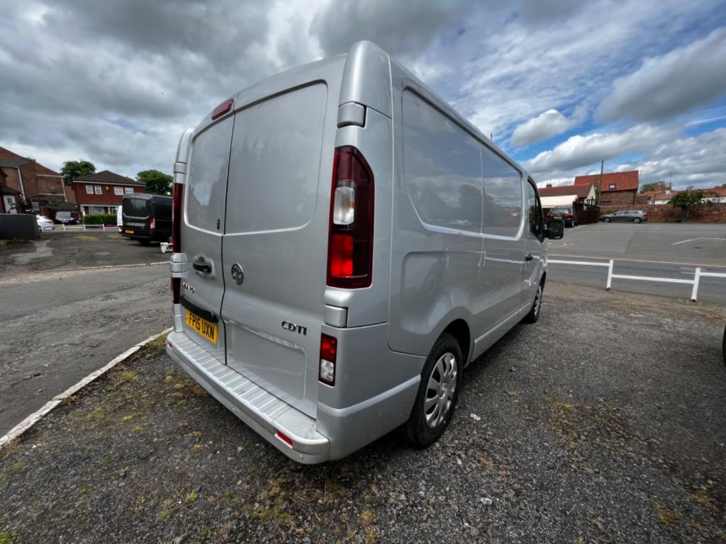 VAUXHALL VIVARO