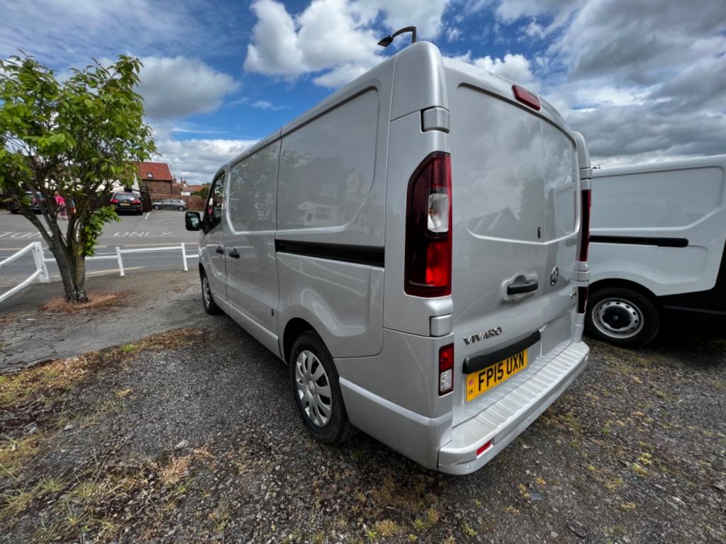 VAUXHALL VIVARO