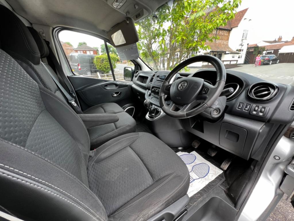 VAUXHALL VIVARO