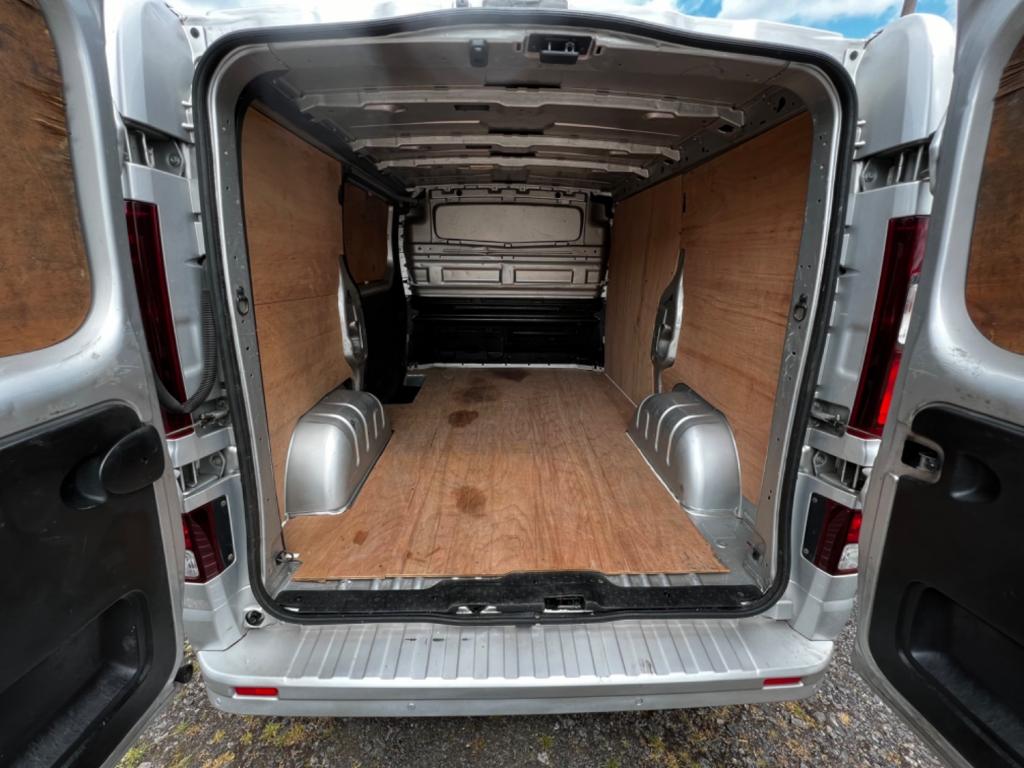 VAUXHALL VIVARO