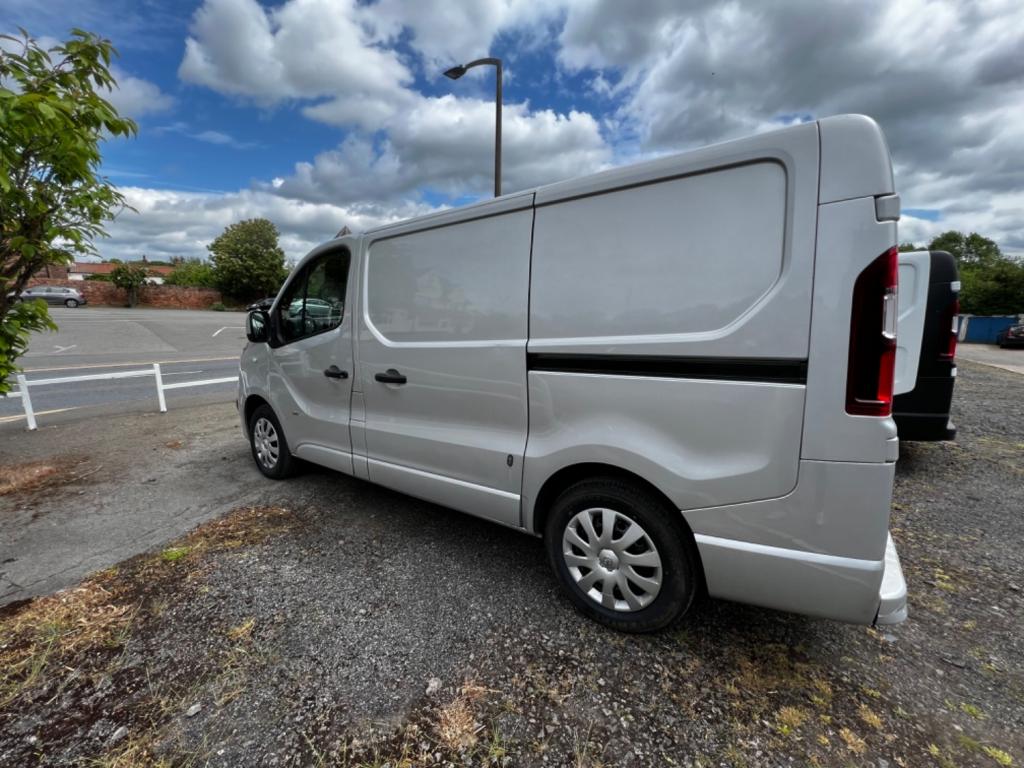 VAUXHALL VIVARO