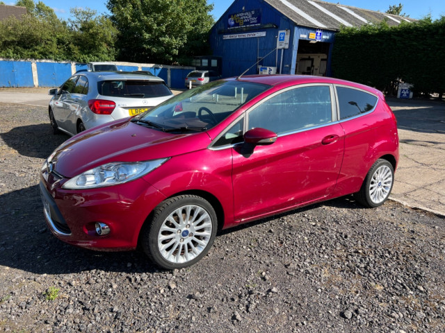 FORD FIESTA TITANIUM
