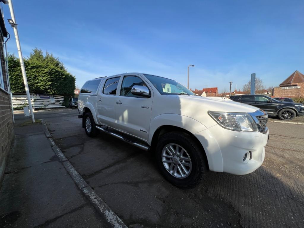 TOYOTA HILUX