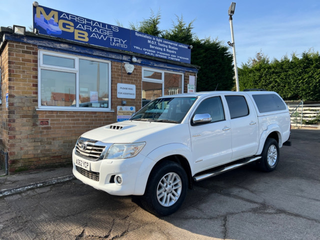 TOYOTA HILUX INVINCIBLE 4X4 D-4D DCB