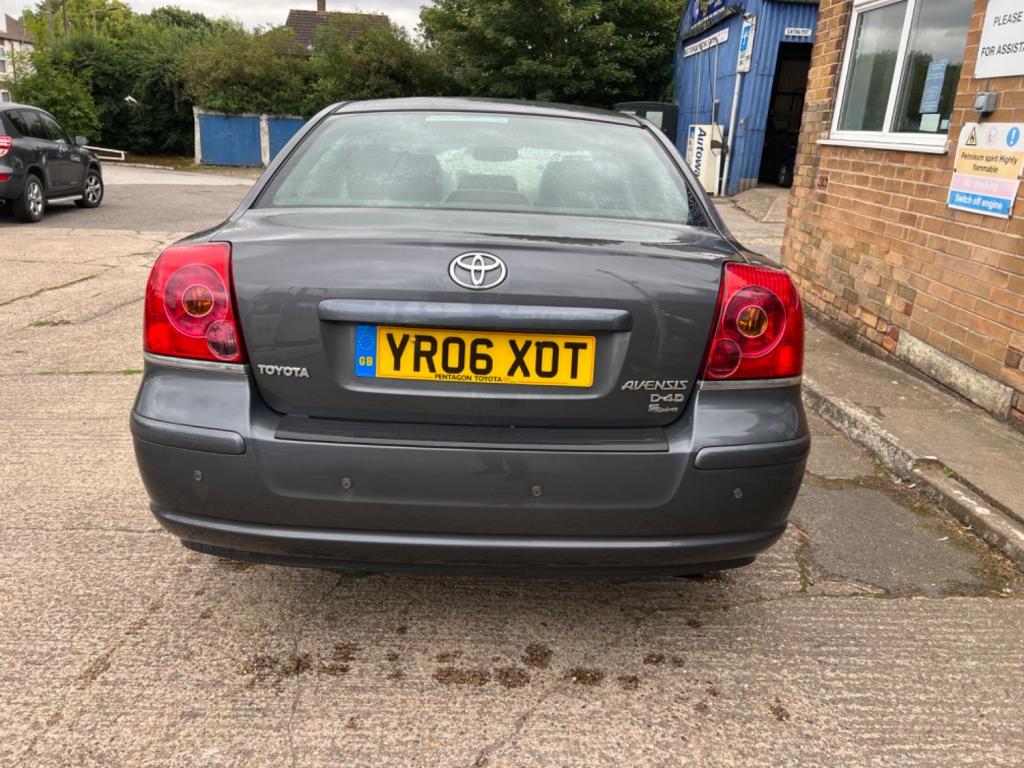 TOYOTA AVENSIS