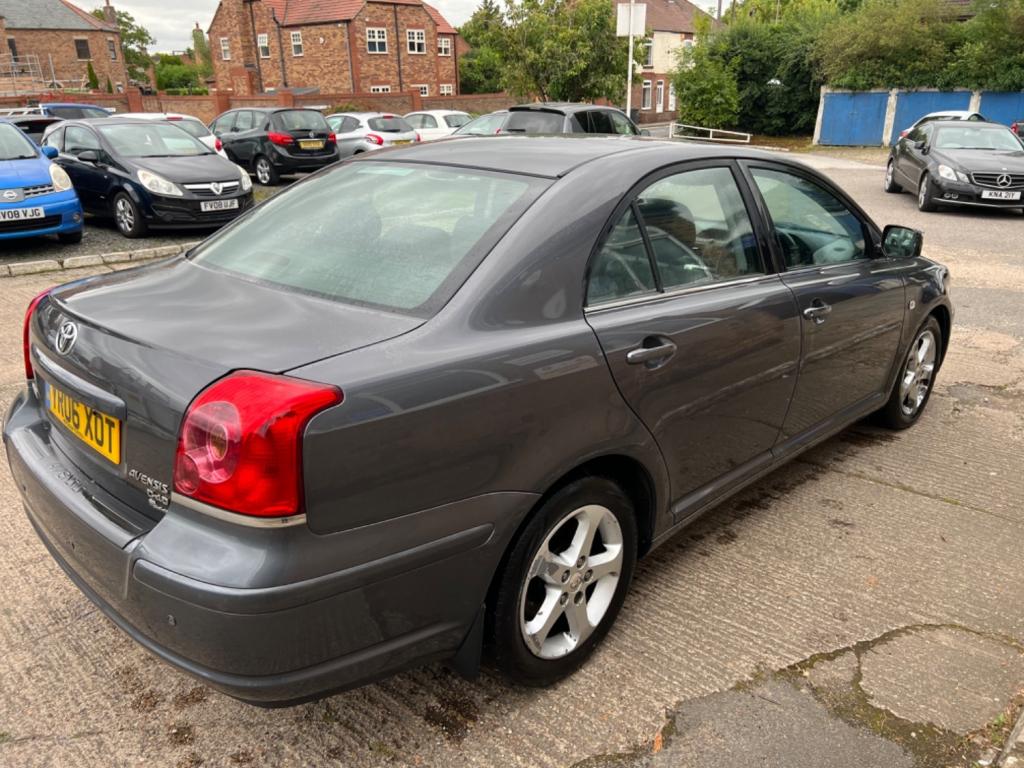 TOYOTA AVENSIS