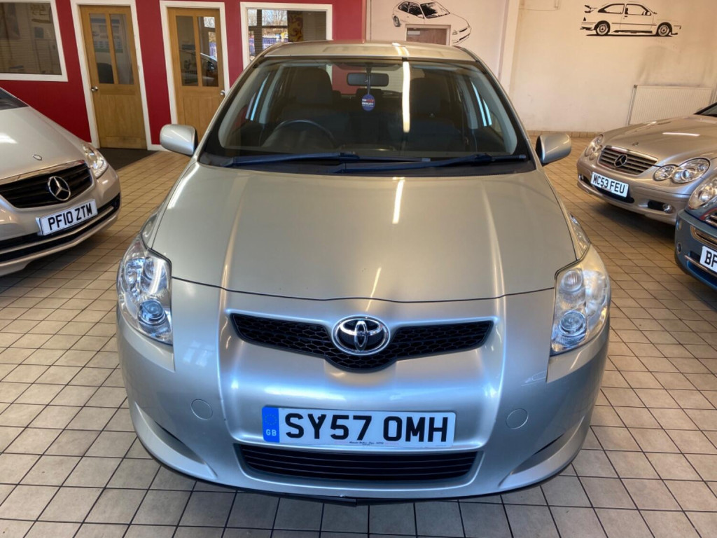 View TOYOTA AURIS 1.6 VVT-i TR 