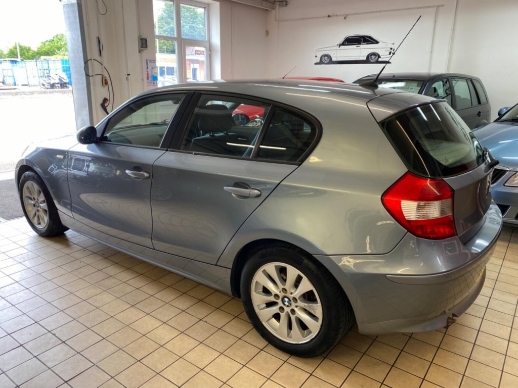 BMW 1 SERIES