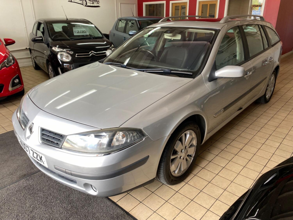 View RENAULT LAGUNA 2.0 dCi Dynamique