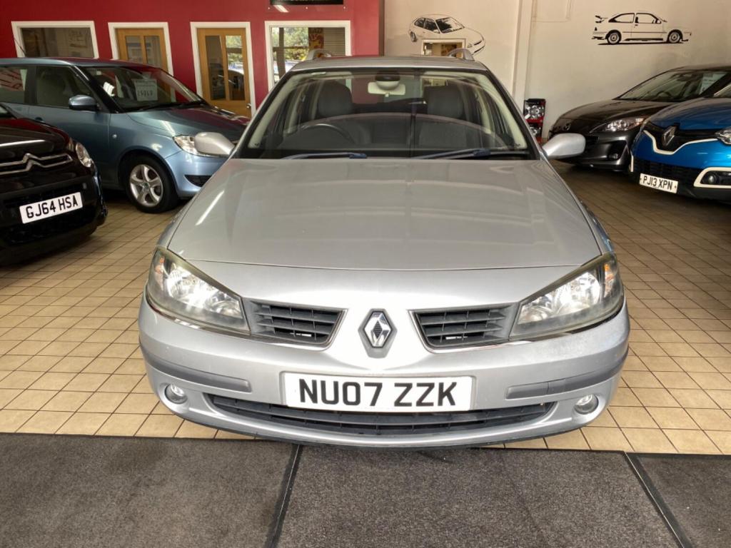 View RENAULT LAGUNA 2.0 dCi Dynamique