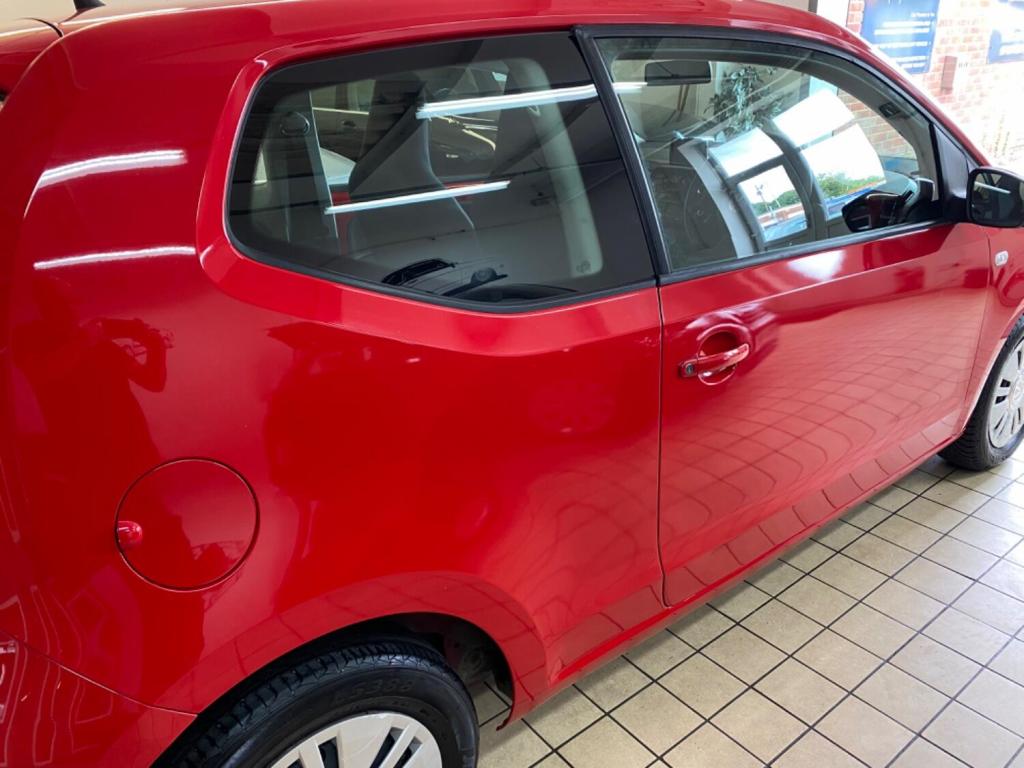 VOLKSWAGEN UP