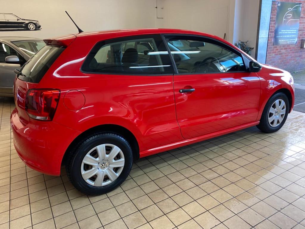 VOLKSWAGEN POLO