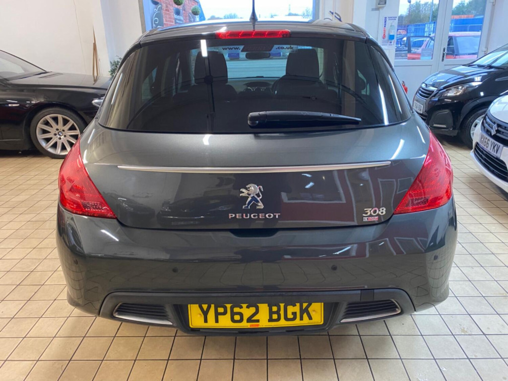 PEUGEOT 308