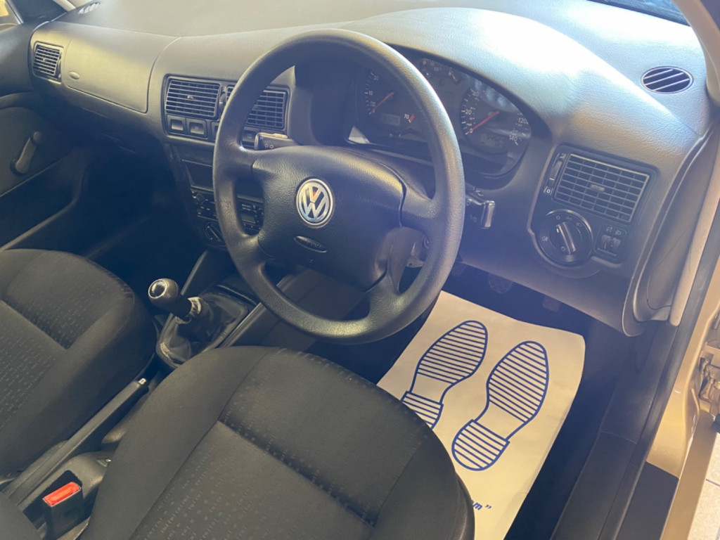 VOLKSWAGEN GOLF