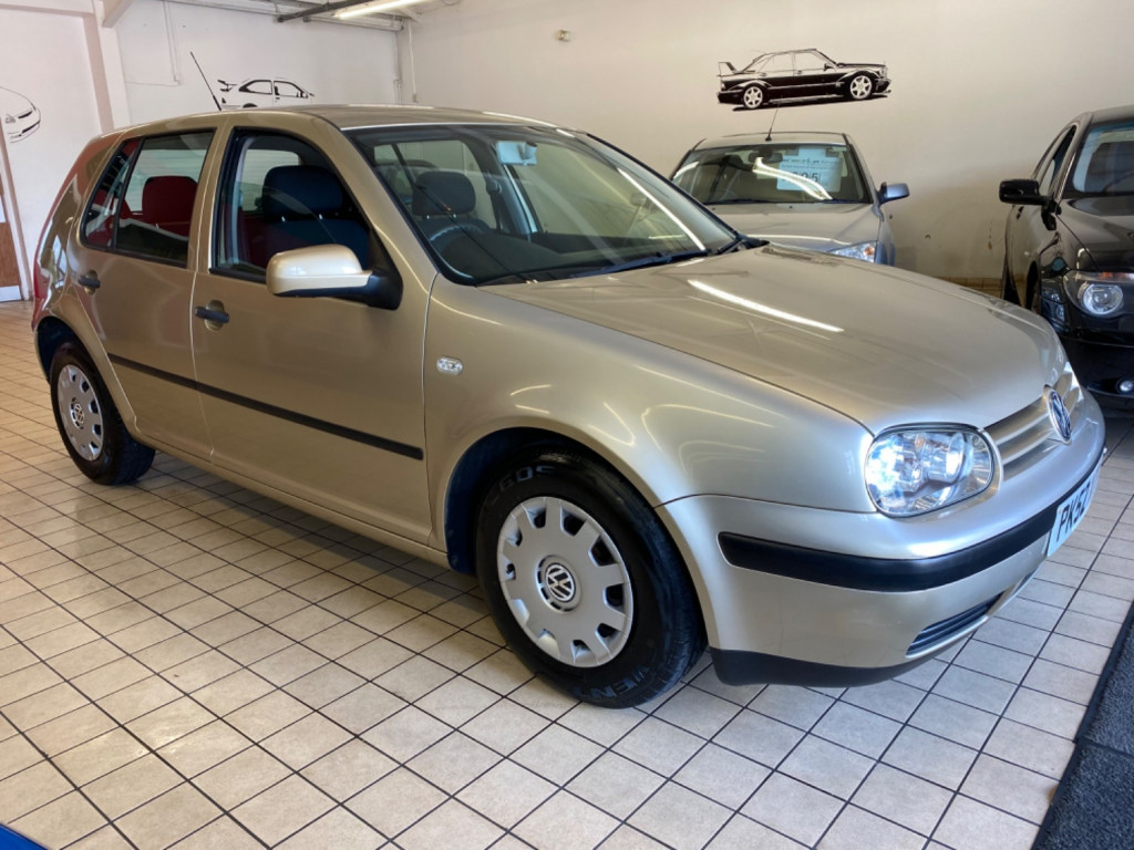 View VOLKSWAGEN GOLF E