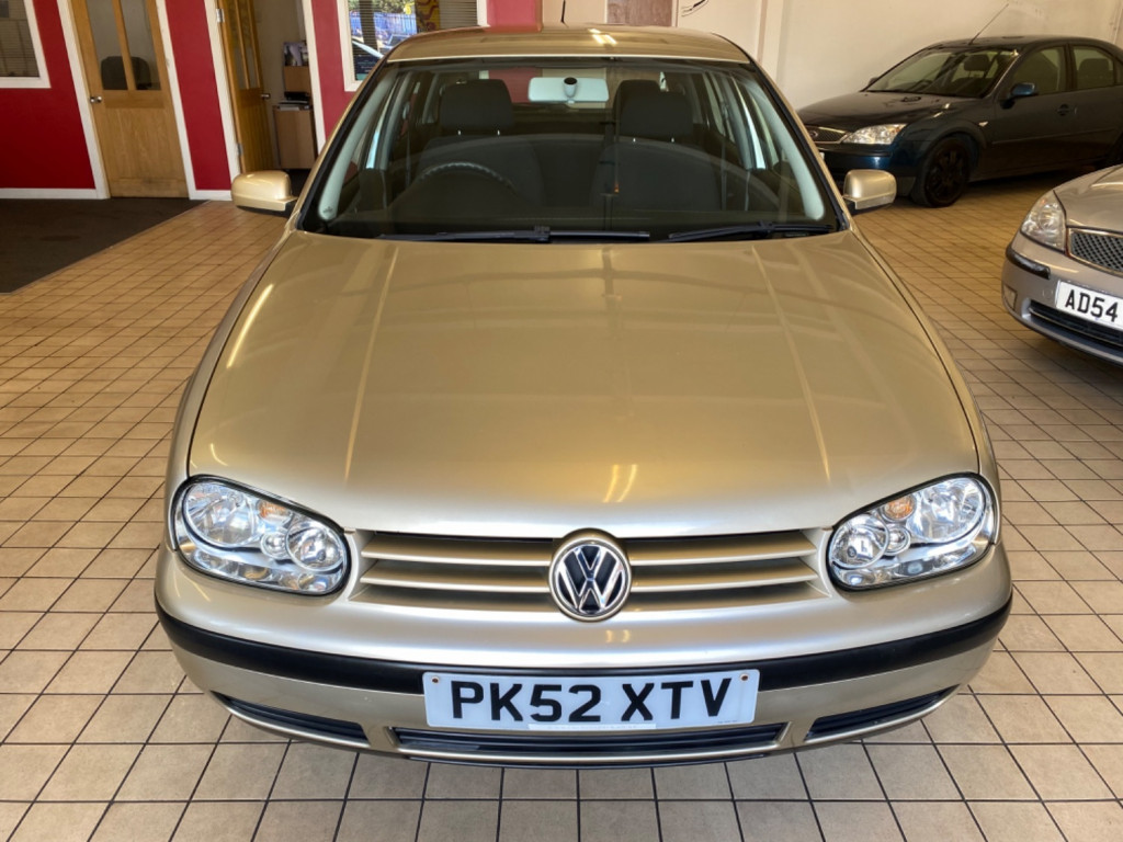 View VOLKSWAGEN GOLF E